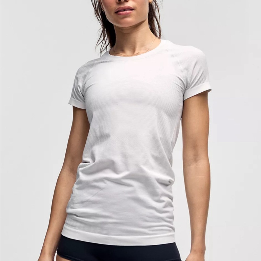 Lululemon Swiftly Tech Short-Sleeve Shirt 2.0 Hip Length